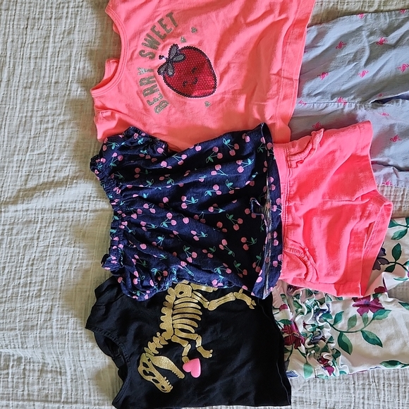 Girl's mix and match everyday wear - Picture 2 of 4